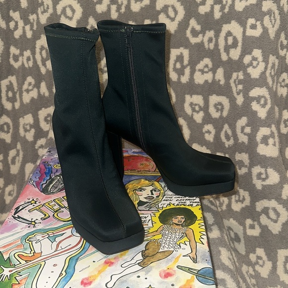 Jeffrey Campbell Arcadia Forest Green Neoprene Booties New 🆕 & Never Worn 😍 - Picture 17 of 17